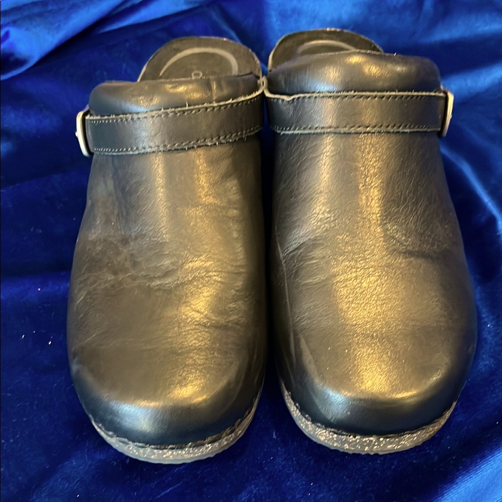 Aetrex Beckie women’s cork clog
Fits a size 9